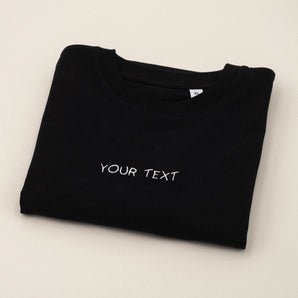 Personalisierter Text Kinderschrift - Stickerei auf T-shirt