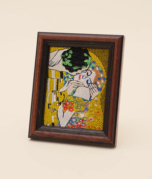 Der Kuss (Detail) – Gesticktes Gemälde