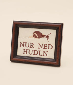Nur ned Hudln – Gestickter Spruch